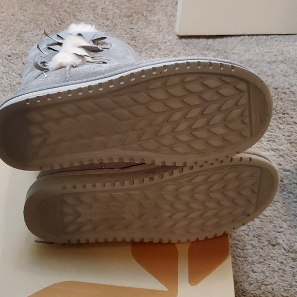 Boots - Picture 4 of 6